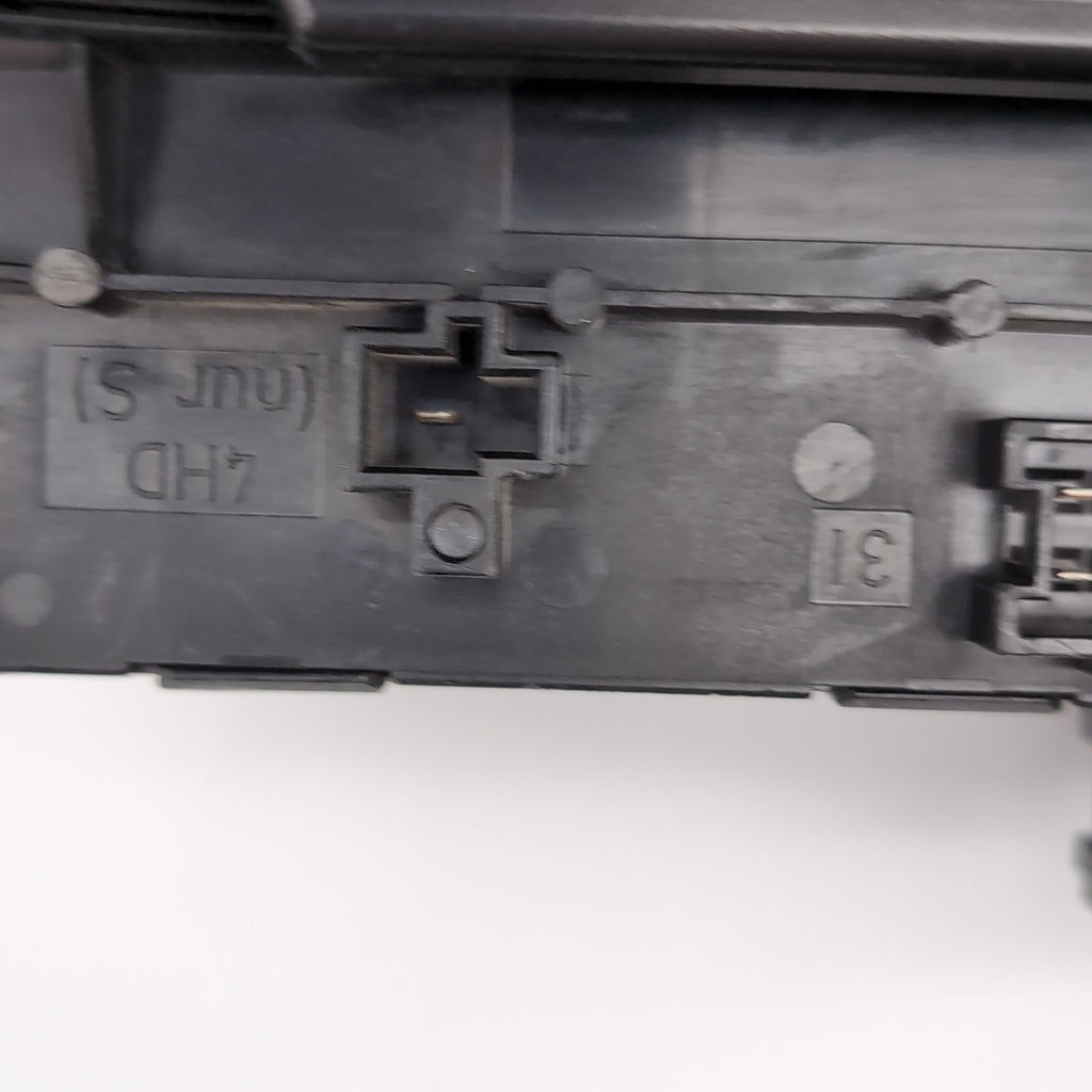 2012- 2014 Mercedes W204 C250 C300 C350 Rear Fuse Relay Box Module 2049060105