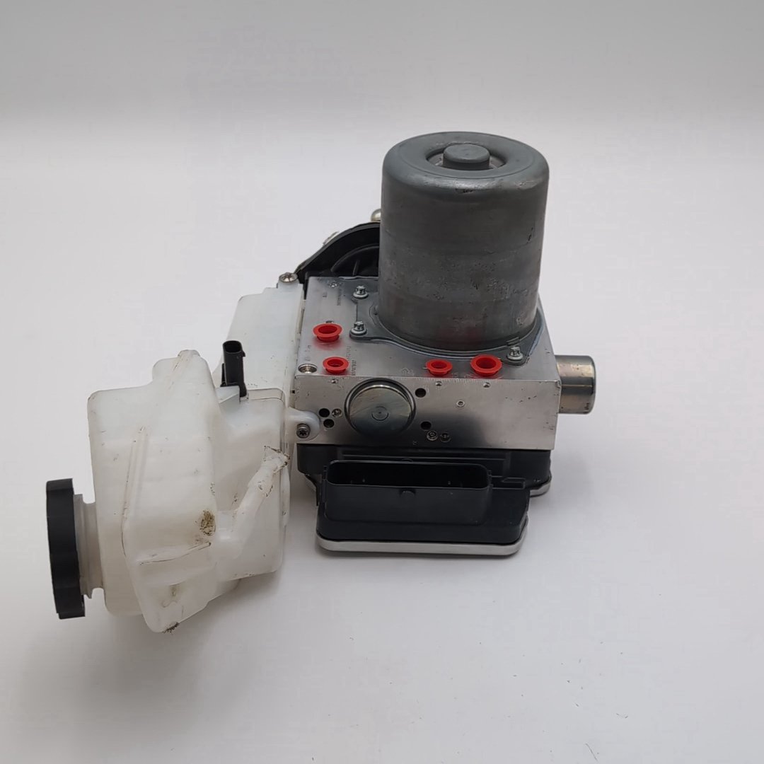 2025 Cadillac CT4 2.0L Master Cylinder ABS Brake Booster 85707837
