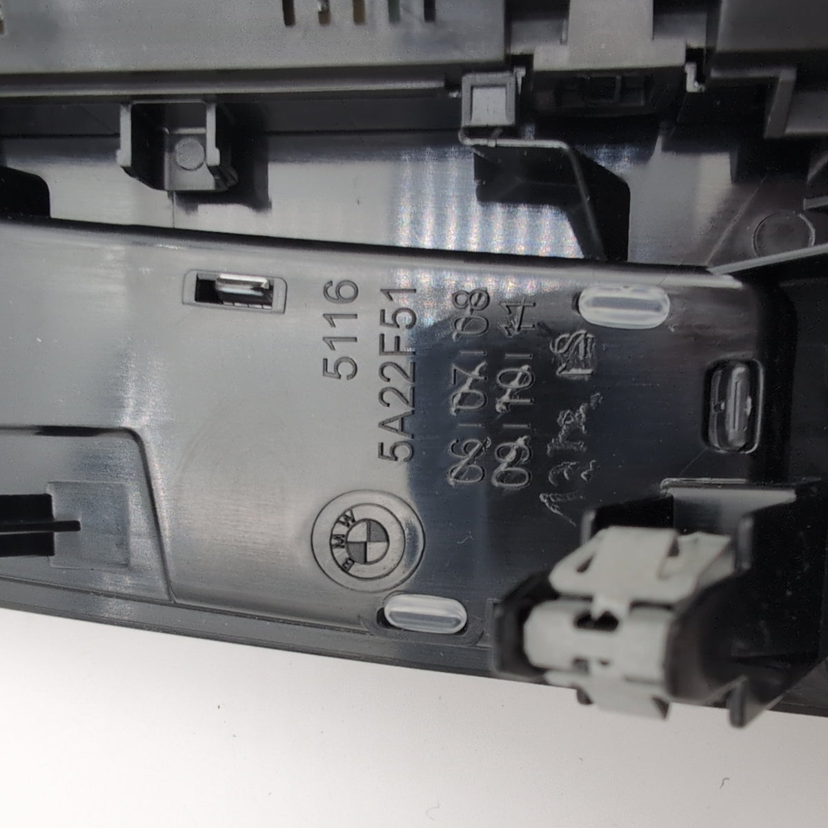 2022 - 2026 BMW X1 X2 Front Wireless Phone Charing Pad Tray 5A22F51 5B52225