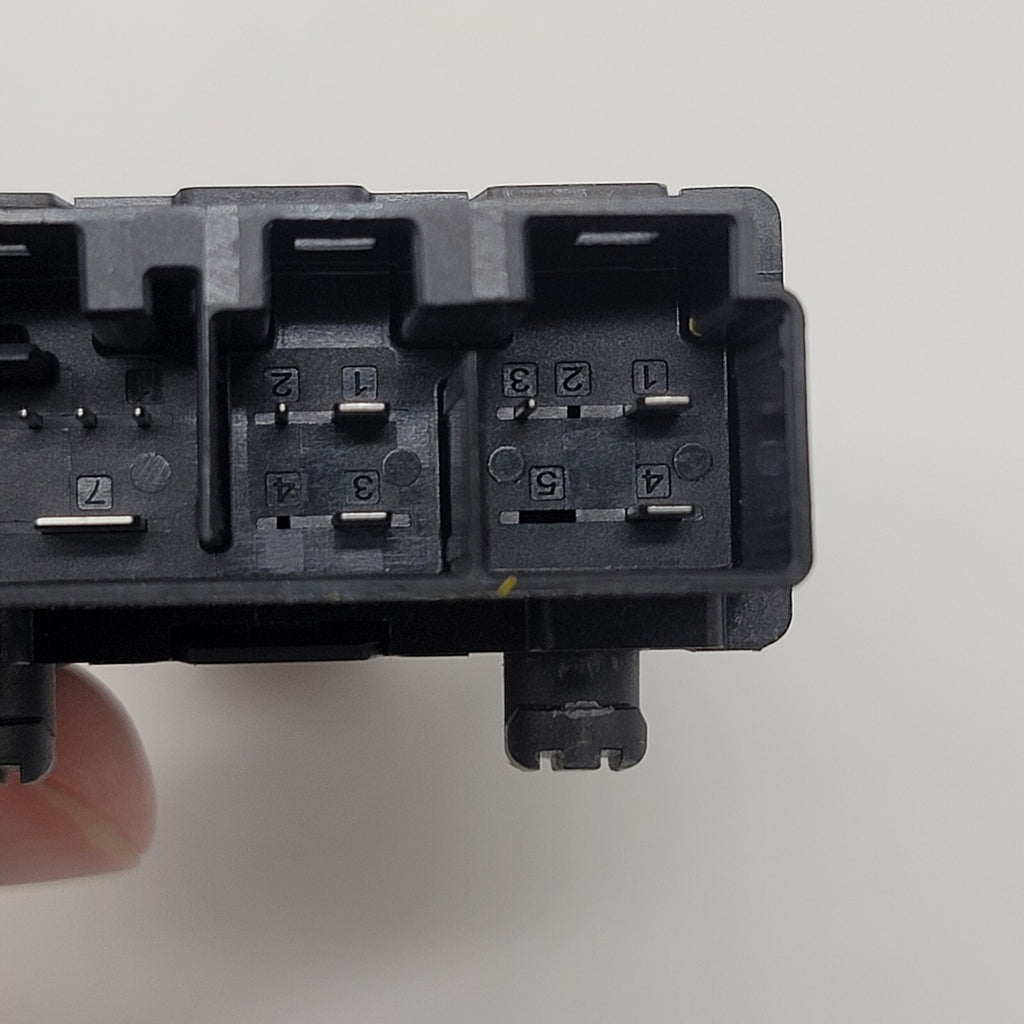 2019- 2024 BMW X5 G05 REAR LEFT DRIVER SEAT HEAT HEATED CONTROL MODULE 7490465