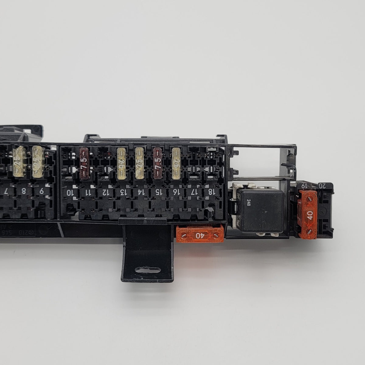 1999 2000 2001 2002 Mercedes E-Class W210 Fuse Box Relay Rear Trunk 2105460543