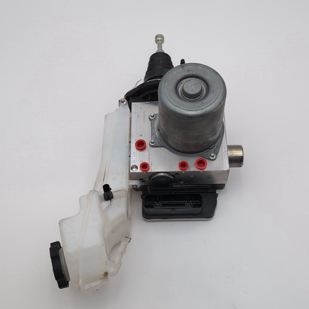 2025 Cadillac CT4 2.0L Master Cylinder ABS Brake Booster 85707837
