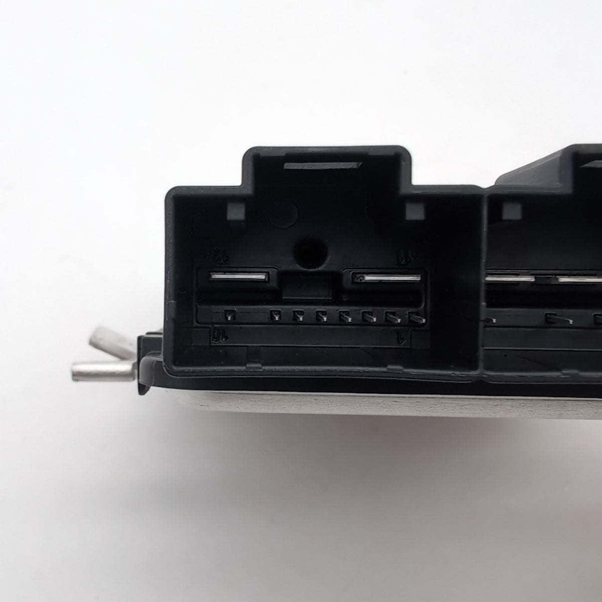 2024 - 2026 BMW 2 5 7 G60 G70 F74 X1 X2 X3 X5 X6 X7 Fuel Pump Control Module