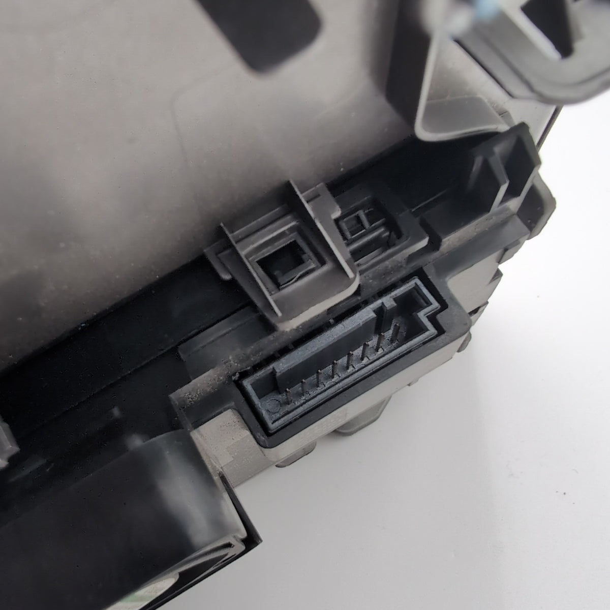 2025 BMW X3 G45 CENTER CONSOLE CHARGER WIRELESS CHARGING TRAY PAD MODULE