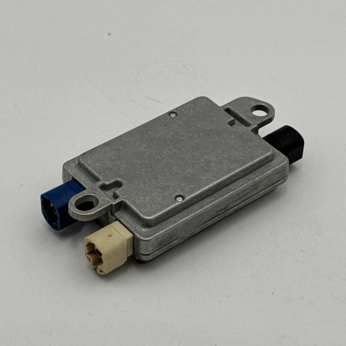 2016 - 2021 BMW 330i 740i 750i 530i 540i USB Hub Power Charger Module 9355549