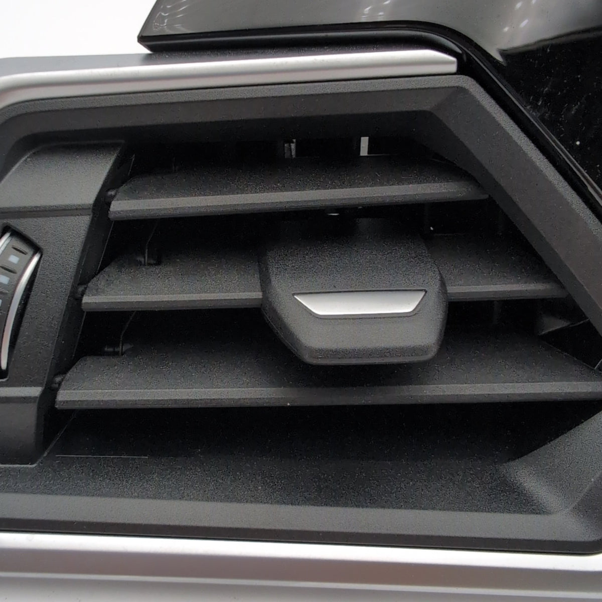2019 - 2024 BMW 330i 430i G20 G22 G26 Front Left Dashboard Air Vent 9624712