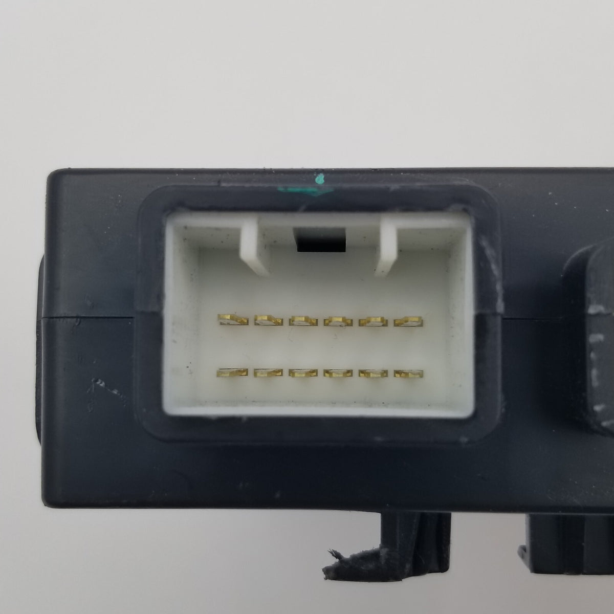 2024 - 2026 HYUNDAI SANTA FE FRONT RIGHT SEAT HEATER CONTROL MODULE 88B70-R6020