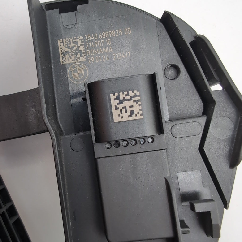 2021 - 2026 BMW G60 G70 X1 X2 Z4 Accelerator Gas Pedal OEM 6889825