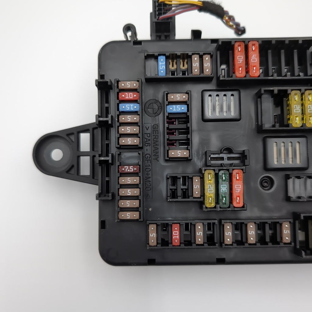 2013- 2016 BMW F30 F32 F34 F36 F80 F82 Rear Power Distribution Fuse Box 9337880