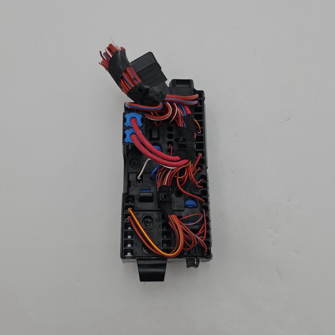 2023 - 2026 BMW 530i G60 G45 G70 G90 Right Power Distribution Fuse Box 5A039C3