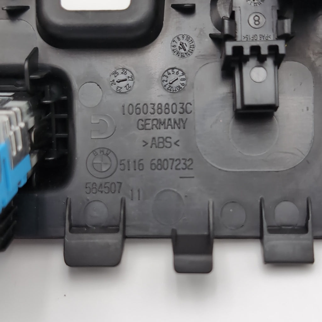 2019- 2024 BMW 330i G20 USB-C INTERFACE CHARGING PORT PLUG w/ TRIM