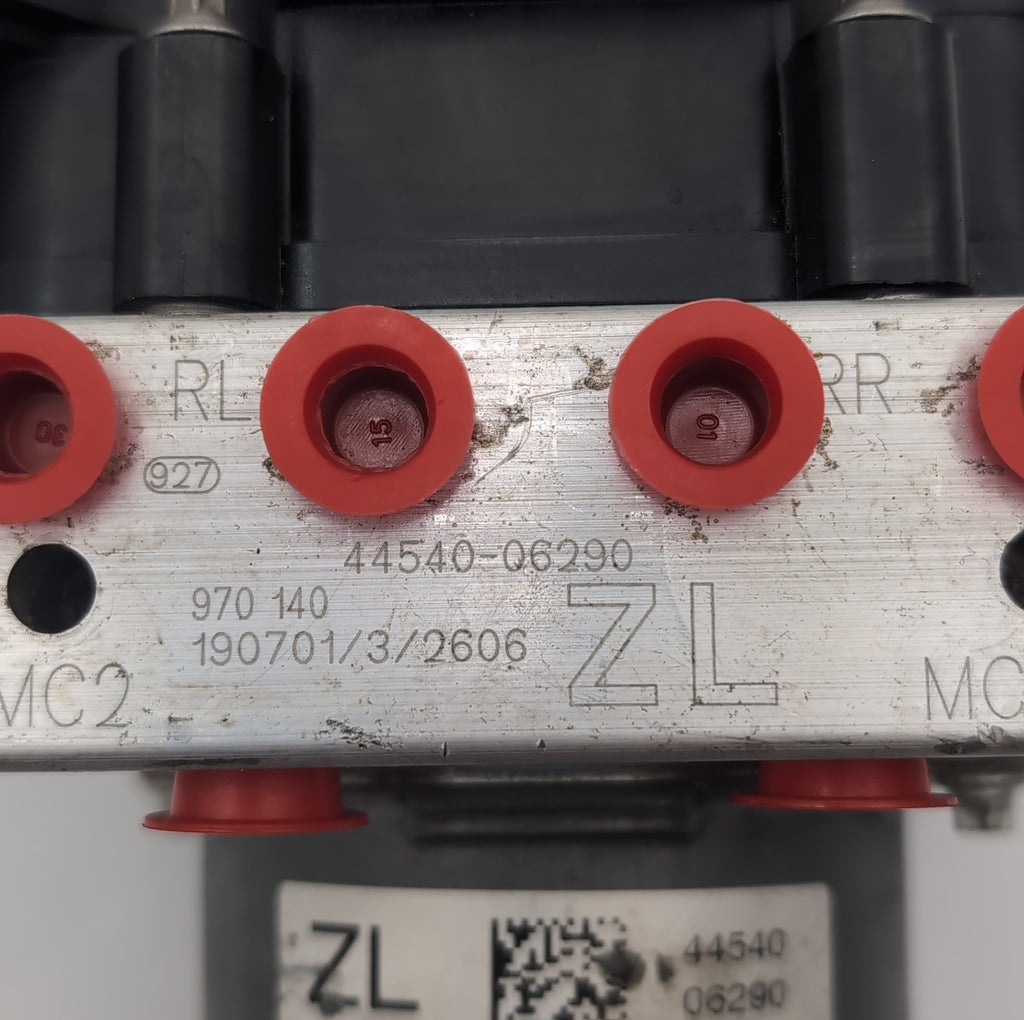 2018 2019 2020 Toyota Camry ABS Anti Lock Brake Pump Control Unit 44540-06290