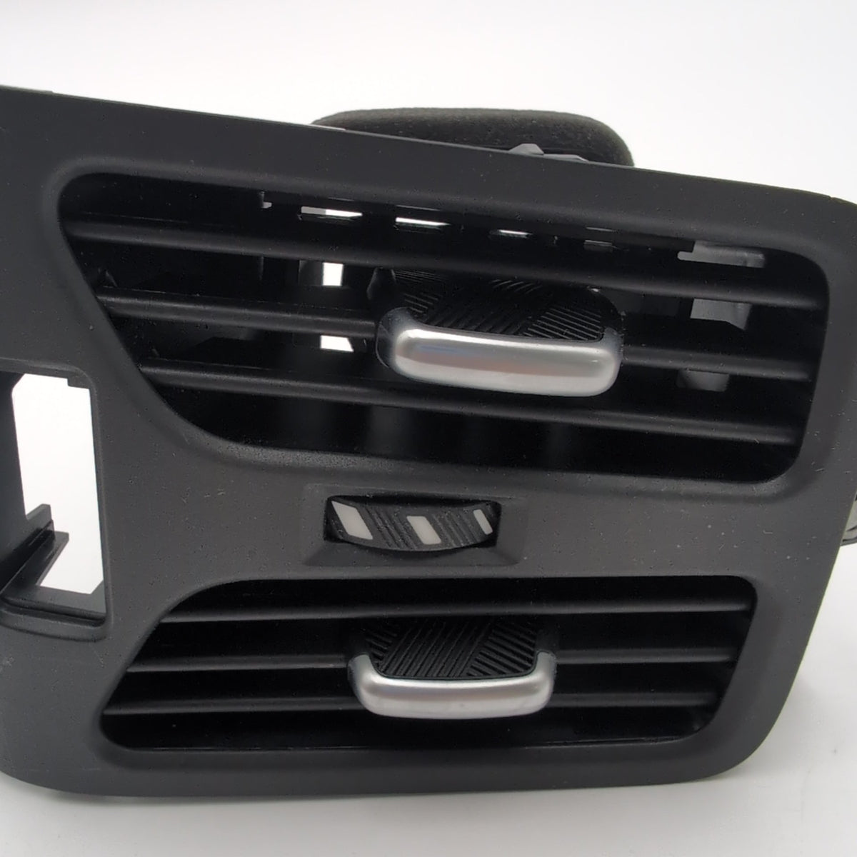 2022 2023 2024 2025 BMW X1 X2 Rear Console AC Heater Air Vent 9473179