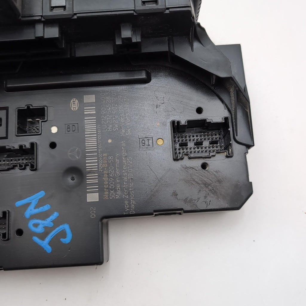 2010 2011 Mercedes W212 E350 E550 Rear Fuse Relay Box SAM Assembly A2129004001