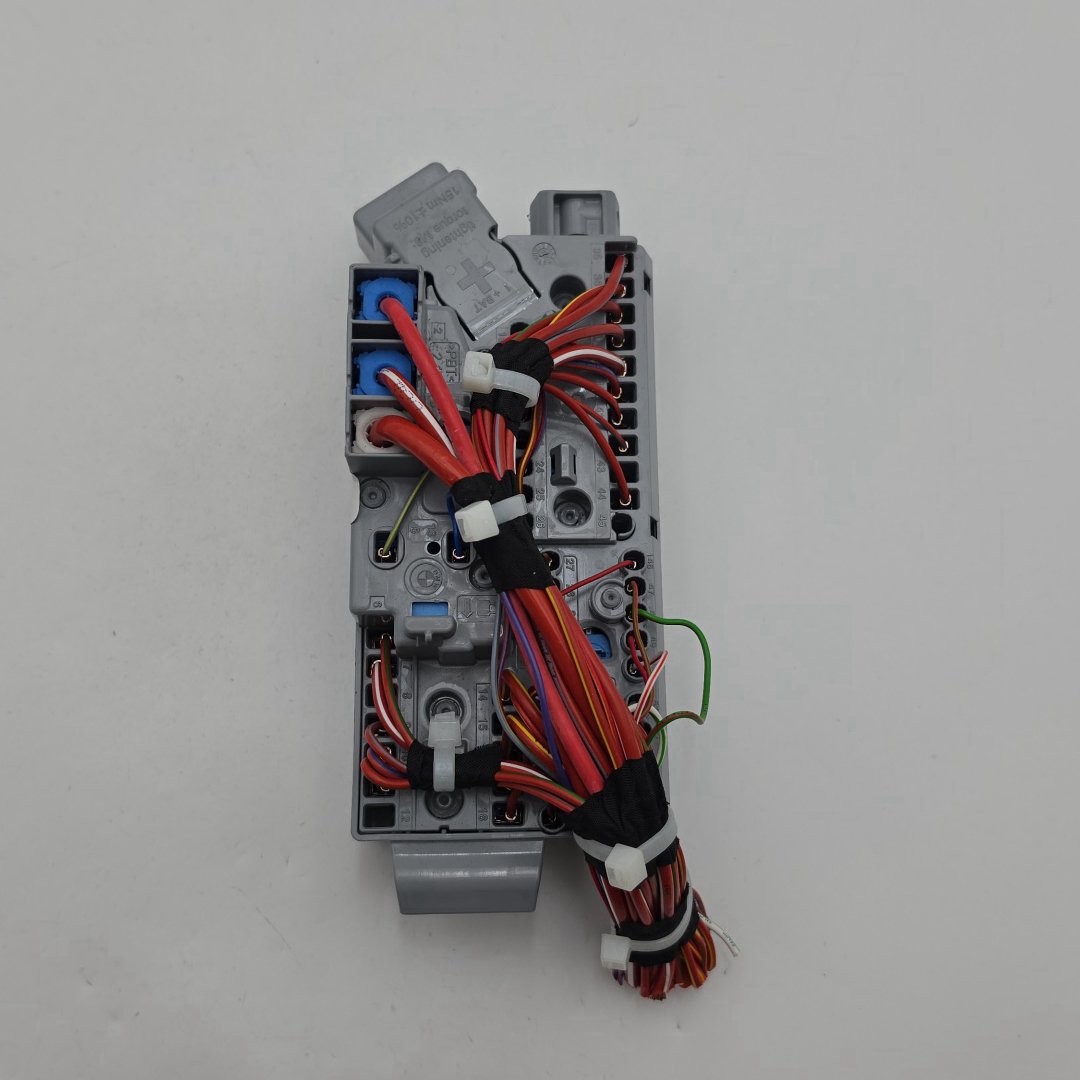 2021 - 2026 BMW X7 G20 G09 G80 G42 G87 Front Power Distribution Fuse Box 6807487