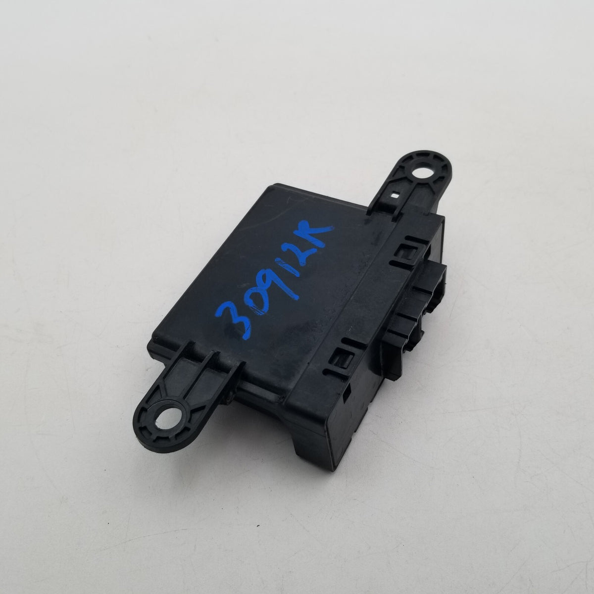 Fits 2018 2019 2020 BUICK TourX Rear Park Assist Control Module 84211900 OEM