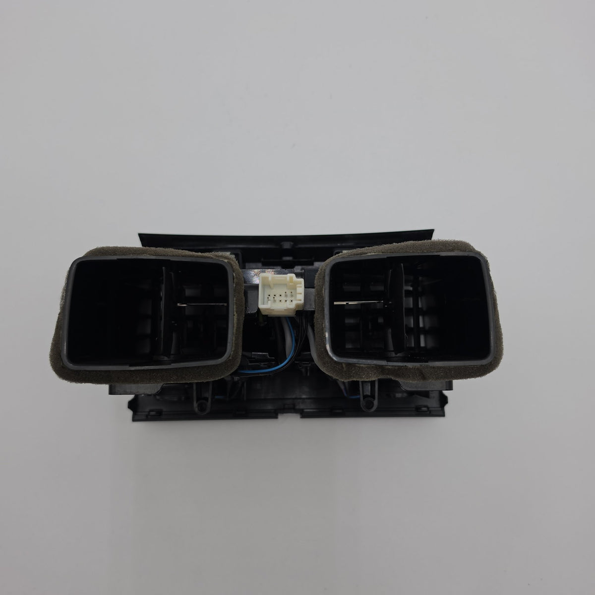 2016 - 2022 BMW 740i 750i G11 G12 Rear Console AC Heater Air Vent 9301745