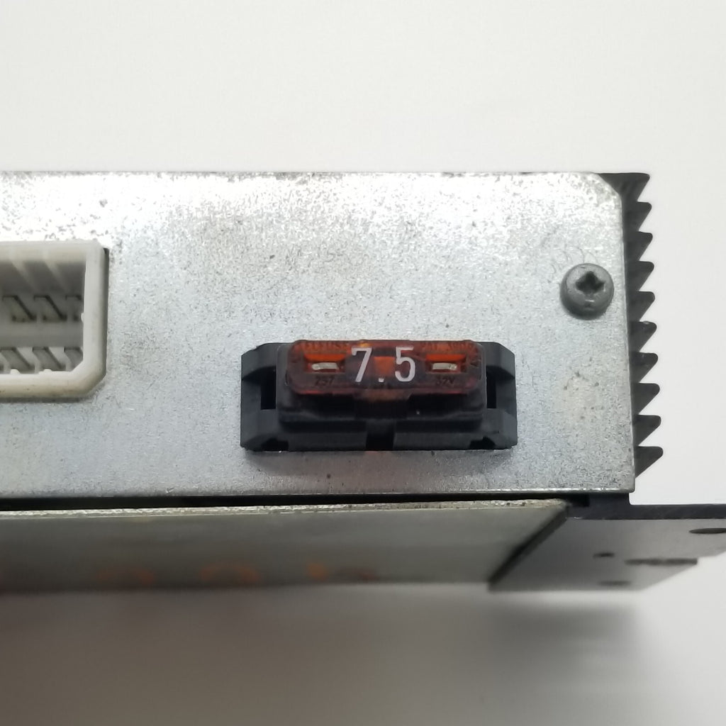 1995 1996 1997 1998 1999 Land Rover Discovery Radio Stereo Amplifier AMR5117