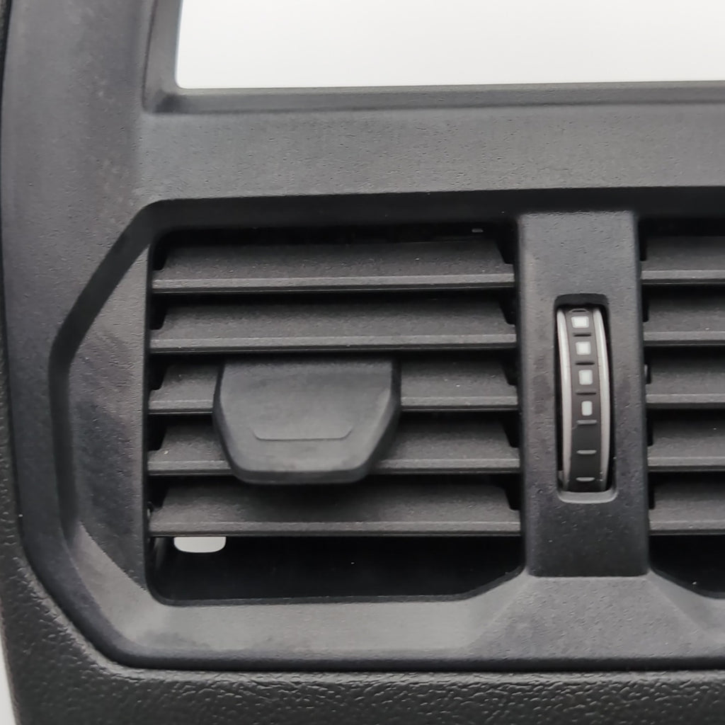 2023 BMW M240I REAR CENTER AC HEATER DASH VENT TRIM ASSEMBLY 7943079