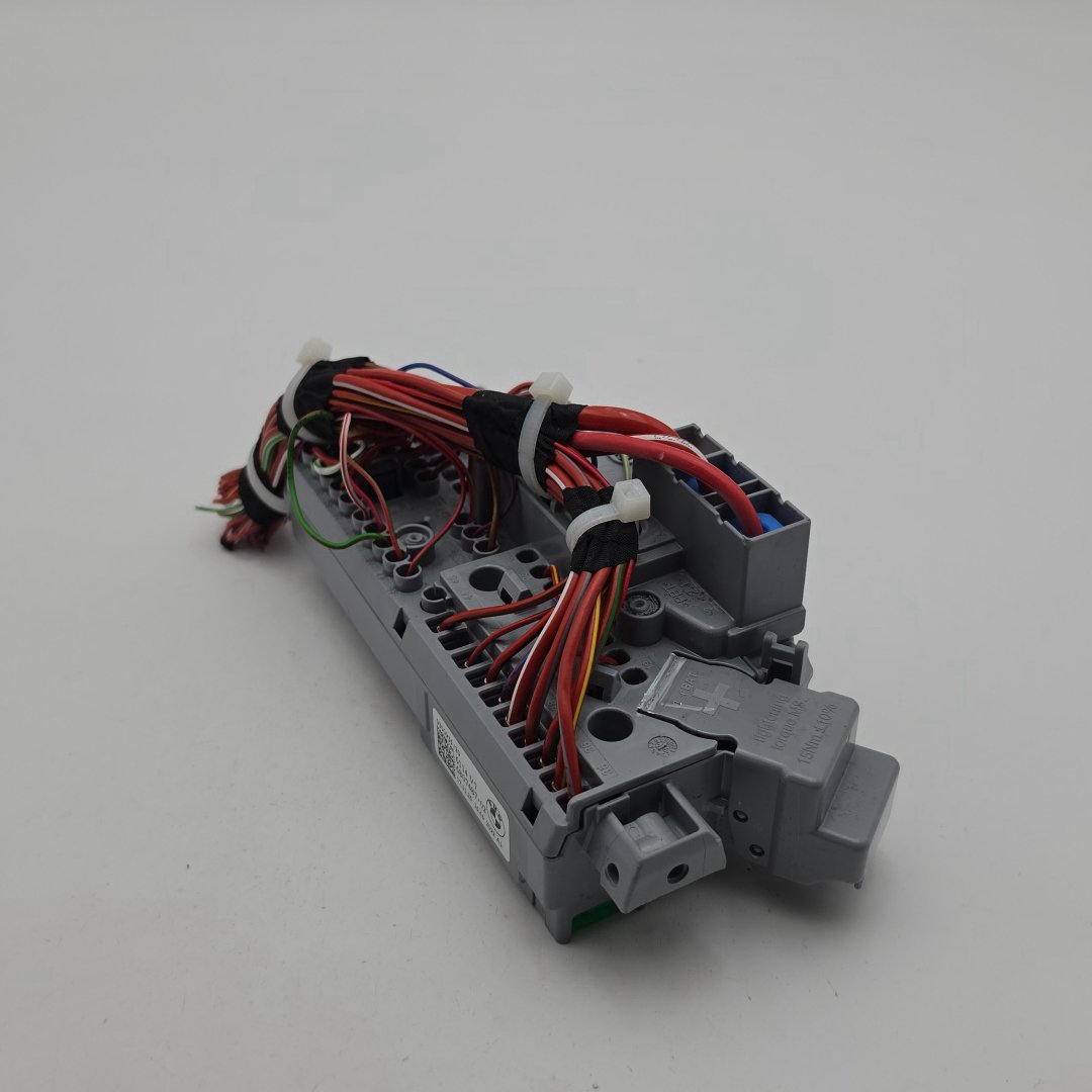 2021 - 2026 BMW X7 G20 G09 G80 G42 G87 Front Power Distribution Fuse Box 6807487