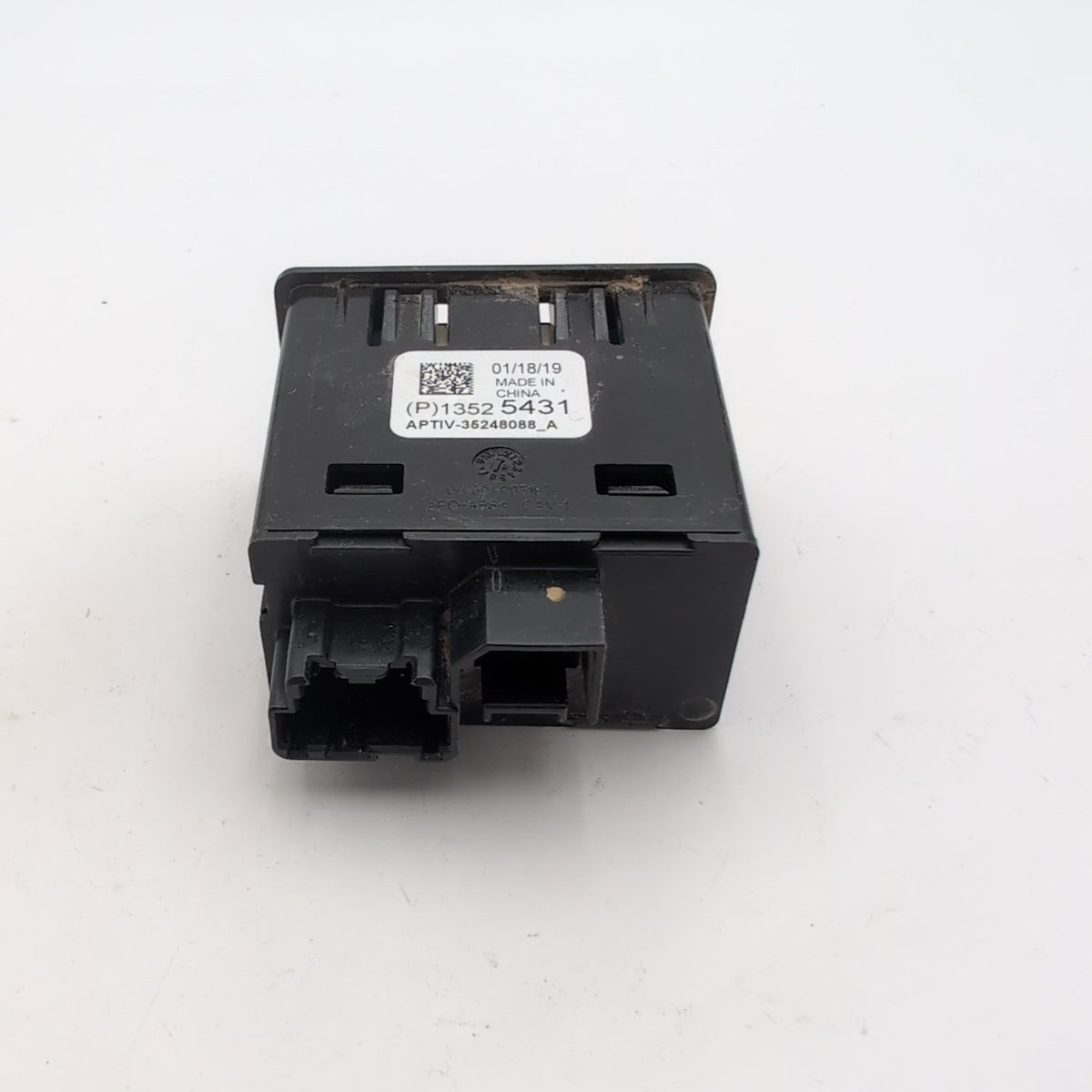 2020- 2023 Chevrolet GMC Center Console Auxiliary USB SD Card Hub 13525431
