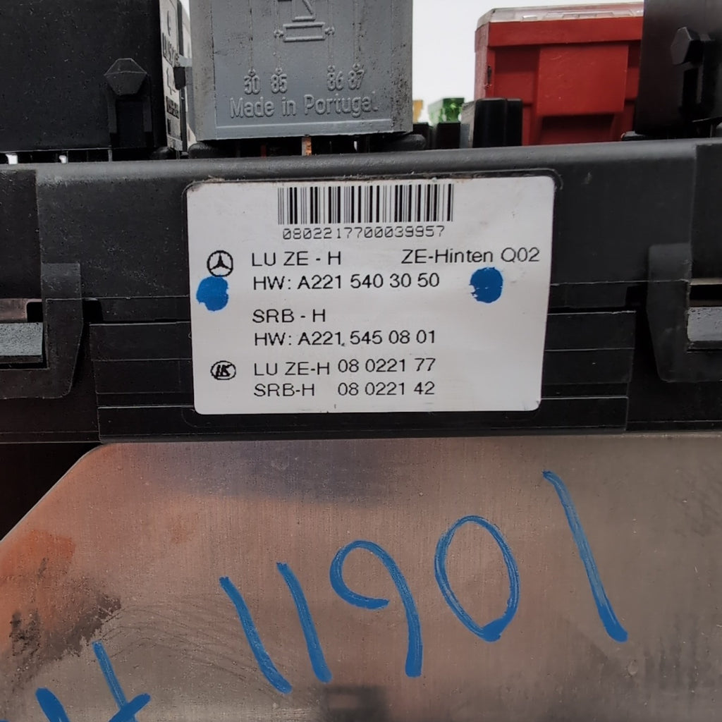 2007-09 Mercedes W221 S550 S63 AMG CL550 CL63 Rear Trunk Fuse Relay Junction Box