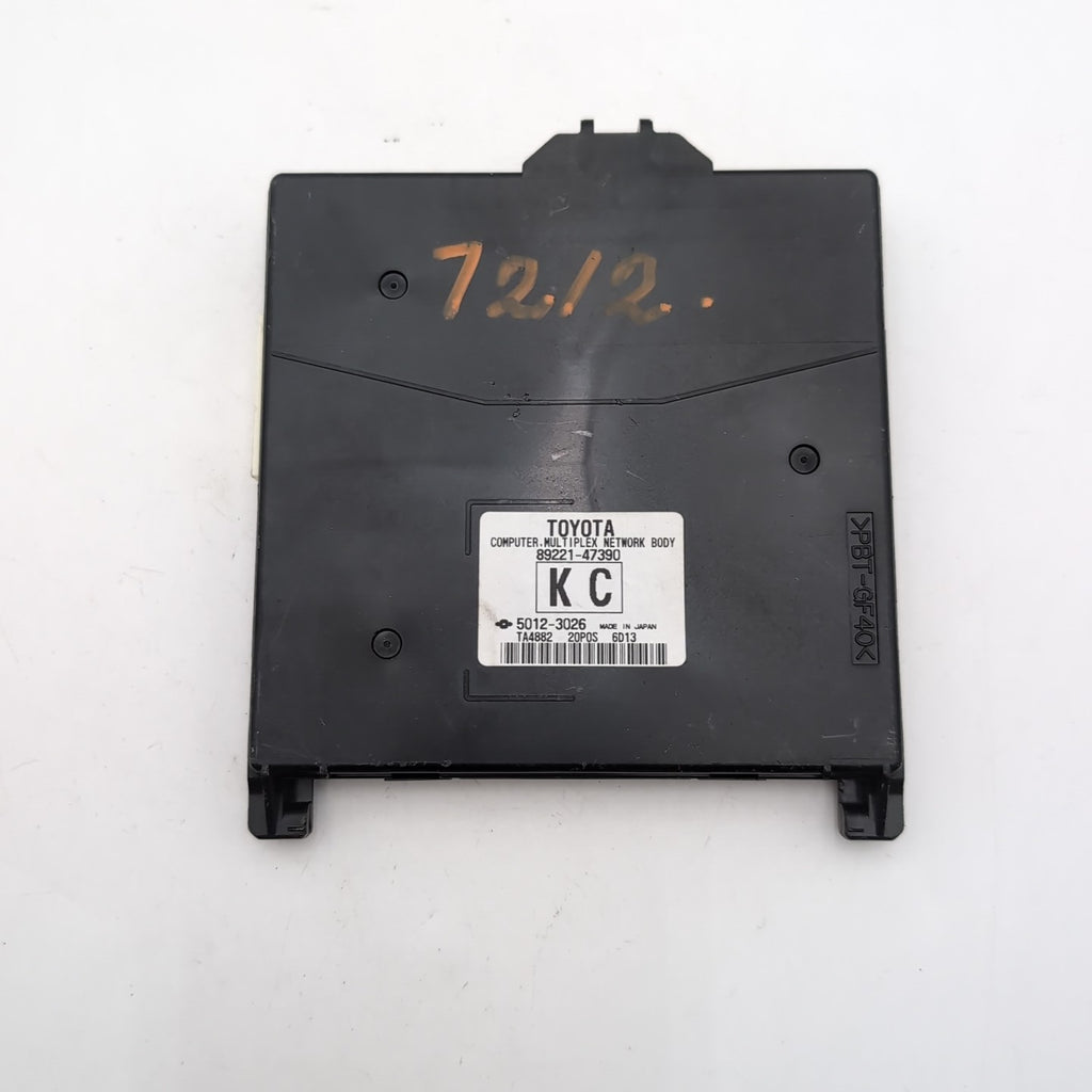 2015 2016 Toyota Prius V Multiplex Network Body Control Module 89221-47390