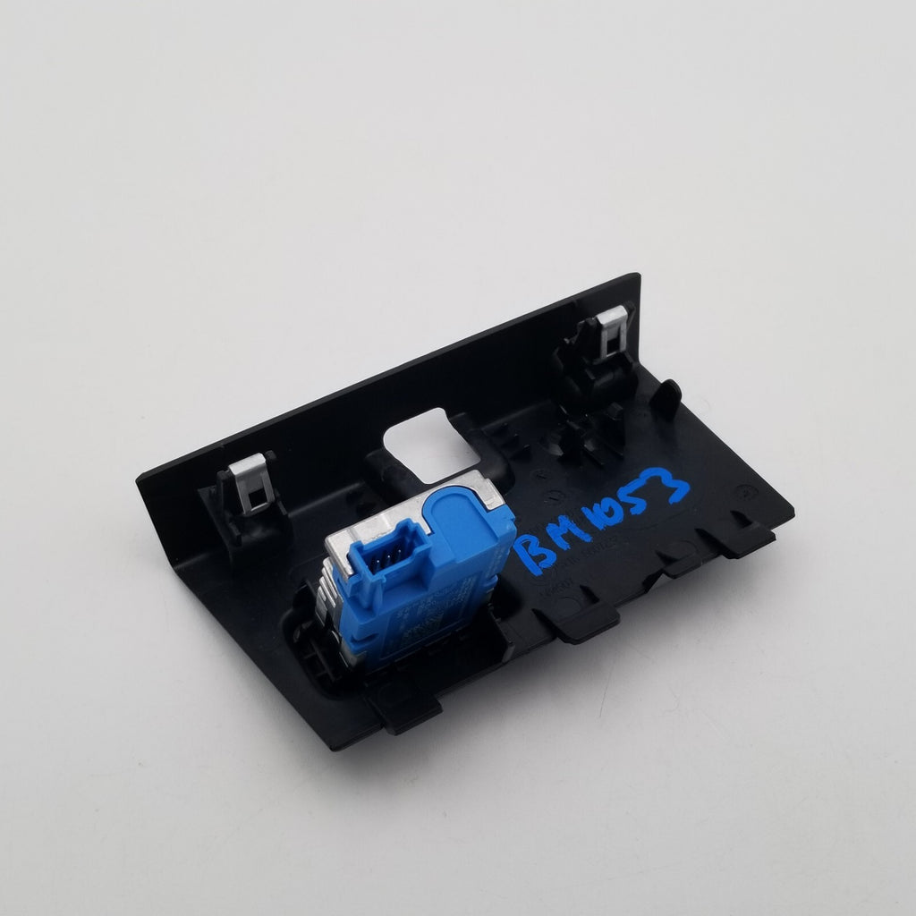 2019- 2024 BMW 330i G20 USB-C INTERFACE CHARGING PORT PLUG w/ TRIM