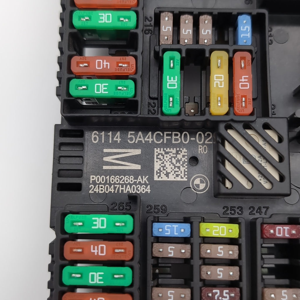 2024 BMW 330i 230I G42 G20 REAR POWER DISTRIBUTION FUSE Box 6114 5A4CFB0 - 02