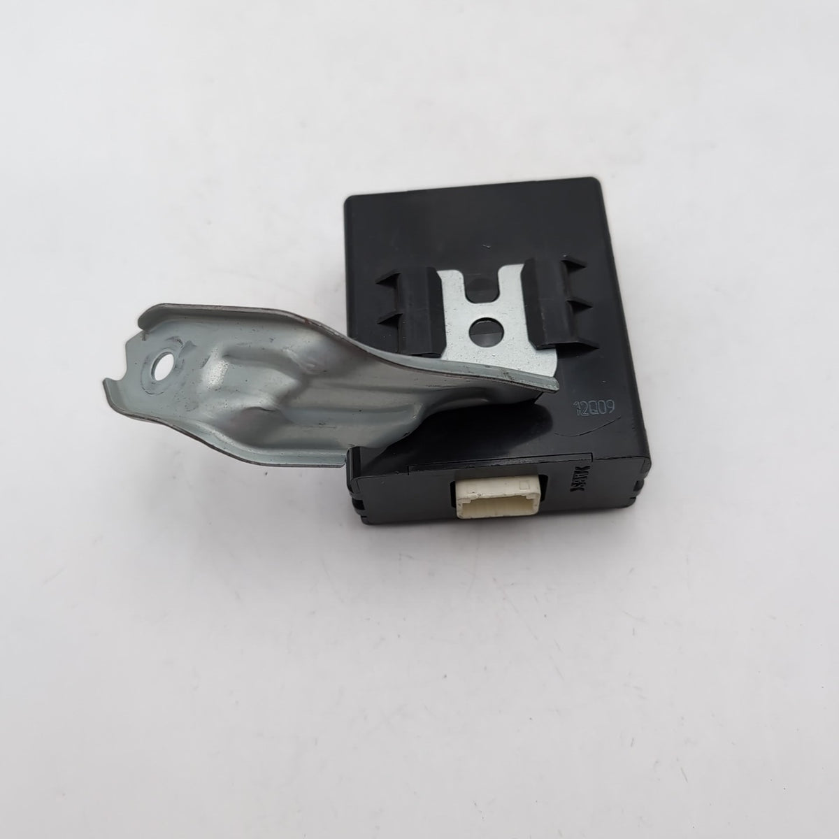 2014 TOYOTA PRIUS V 1.8L FWD AT VEHICLE APPROACHING CONTROL MODULE ECM