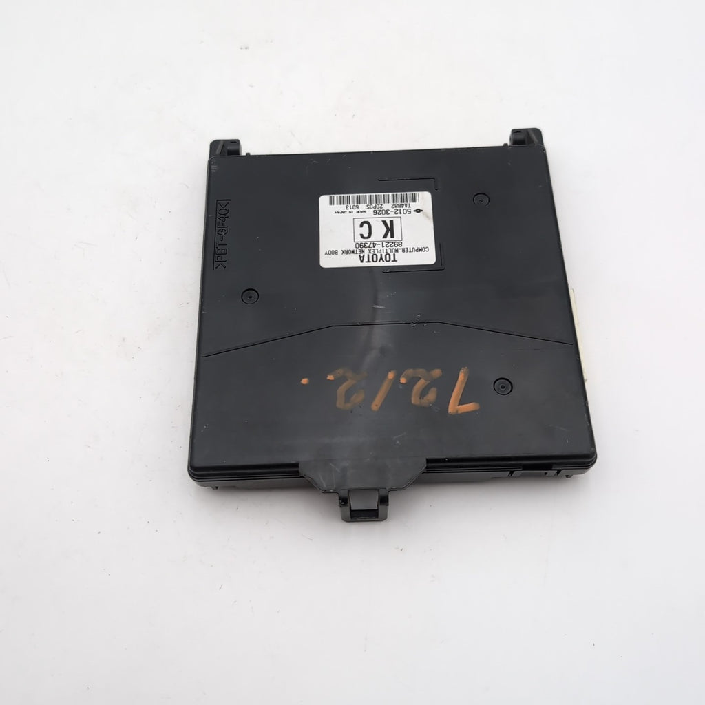 2015 2016 Toyota Prius V Multiplex Network Body Control Module 89221-47390