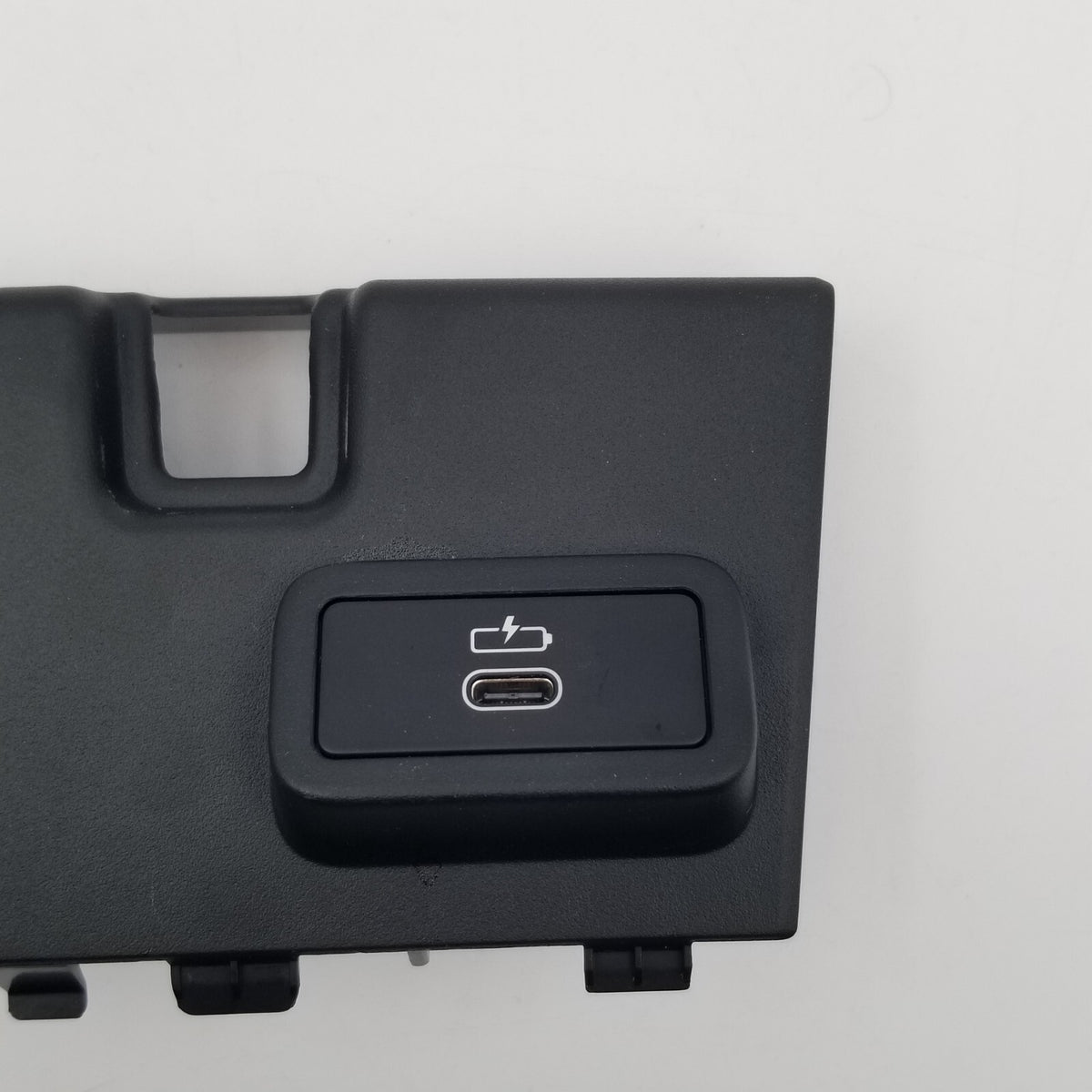 2019- 2024 BMW 330i G20 USB-C INTERFACE CHARGING PORT PLUG w/ TRIM