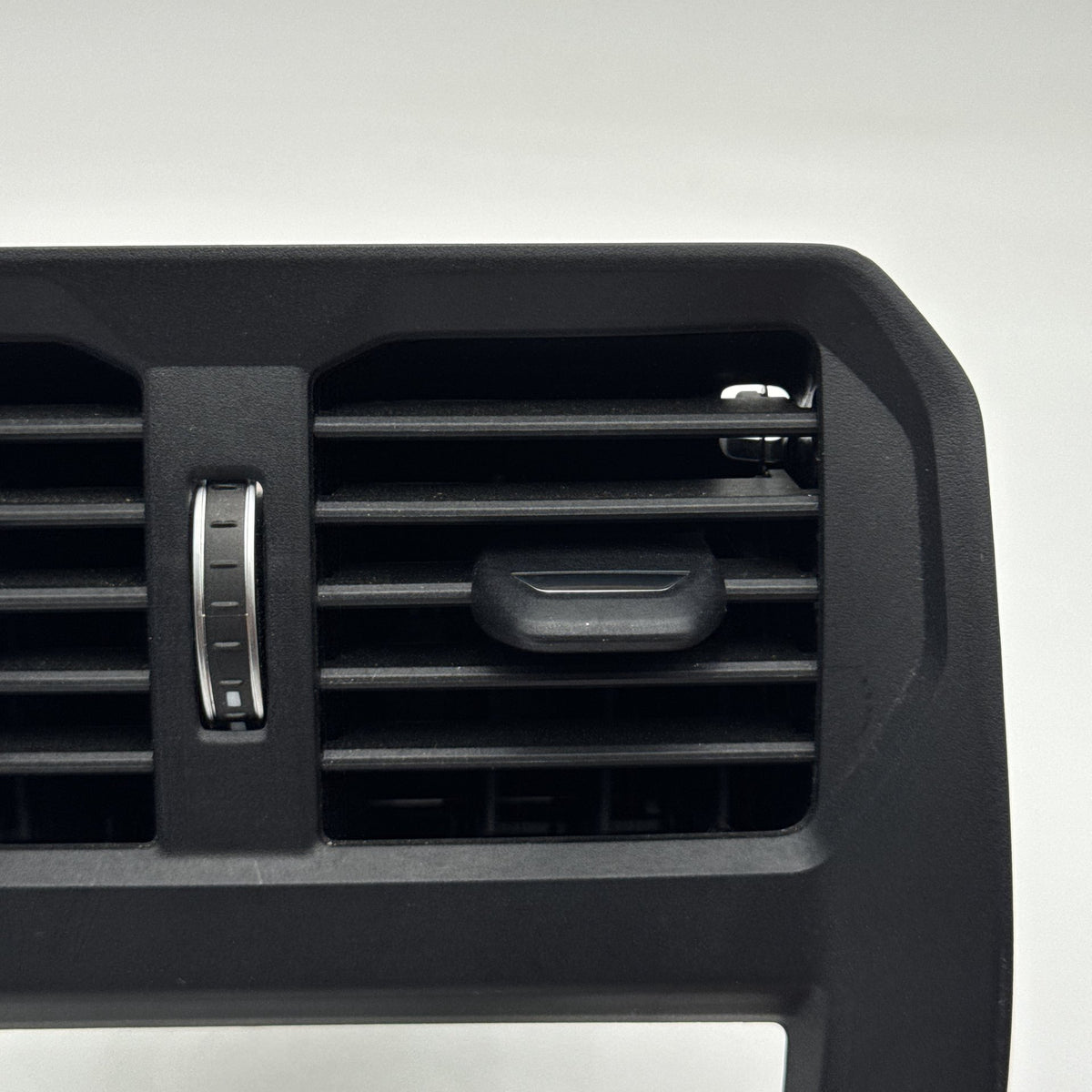 2019 - 2023 BMW 330i M340i G20 Rear AC Heater Air Vent 6806814