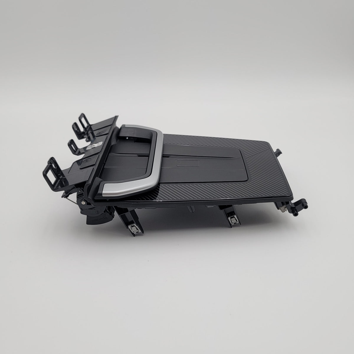 2023 2024 BMW X1 U11 M35i FRONT CENTER CONSOLE COMPARTMENT W/CHARGING TRAY OEM