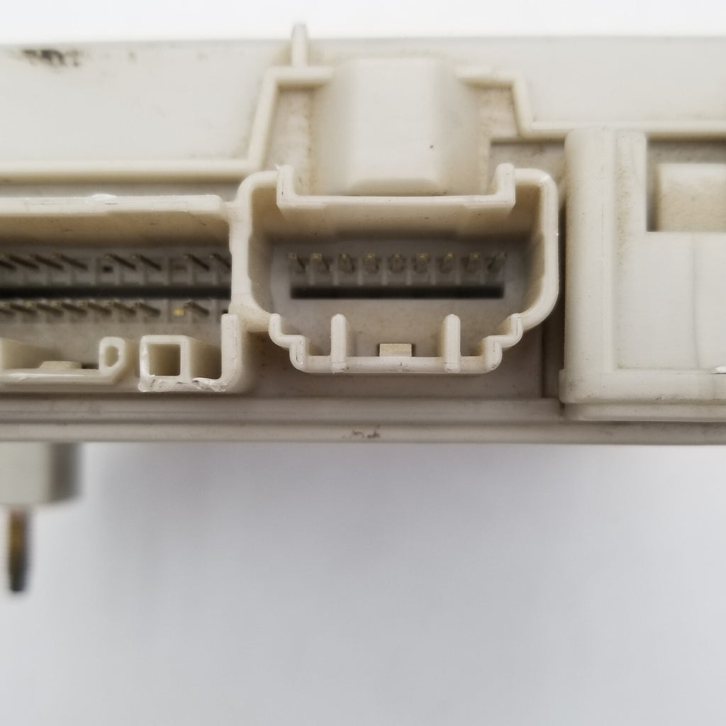 2006- 2011 LEXUS FUSE RELAY JUNCTION BOX GS430 GS350 GS300 OEM