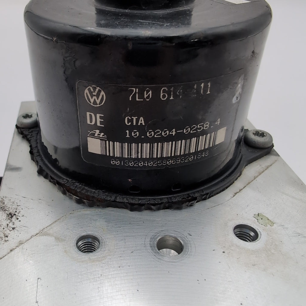 2004 Volkswagen Touareg ABS Anti Lock Brake Pump Actuator 7L0614111