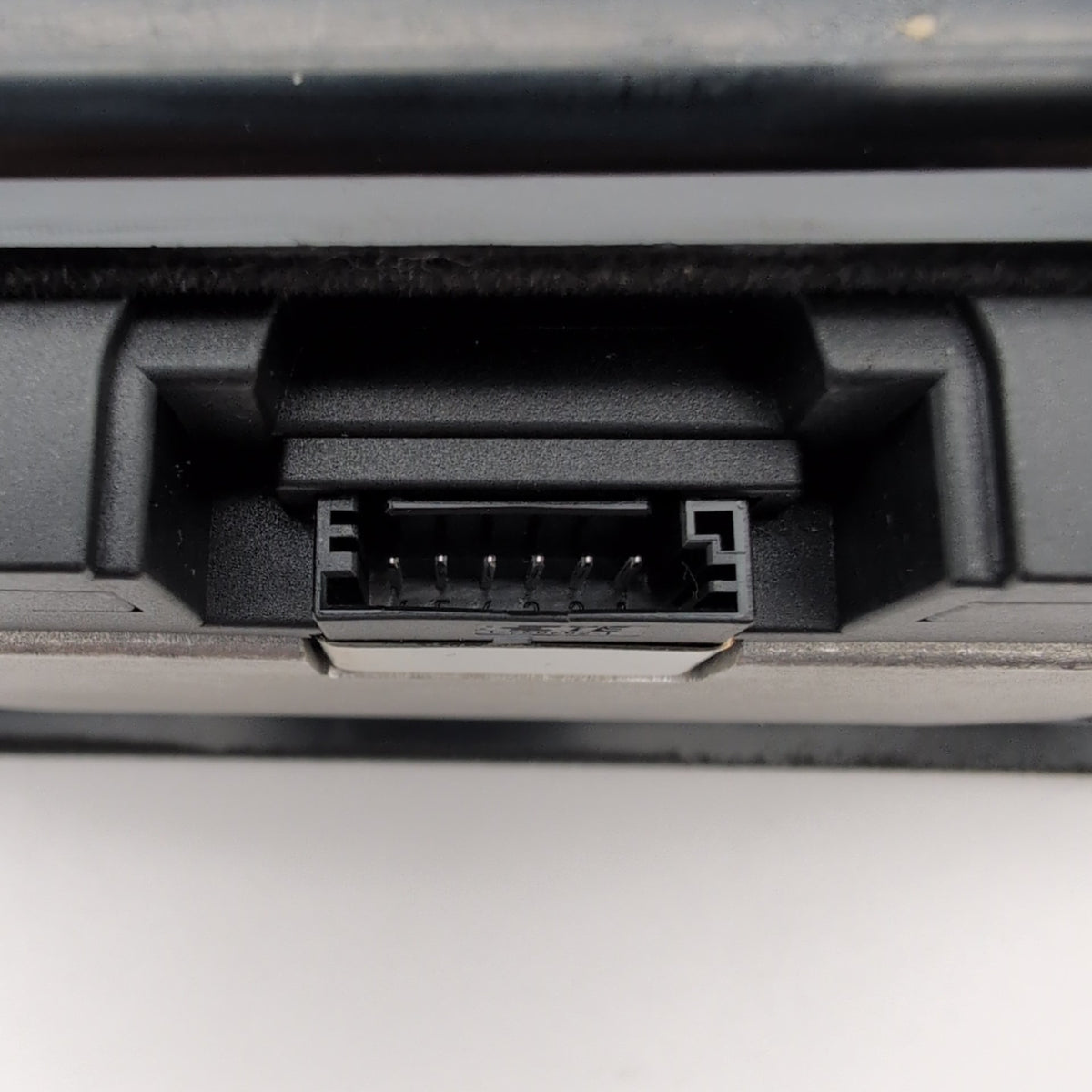 2016 - 2019 BMW 740i 750i Center Console Storage Compartment Wireless Charger