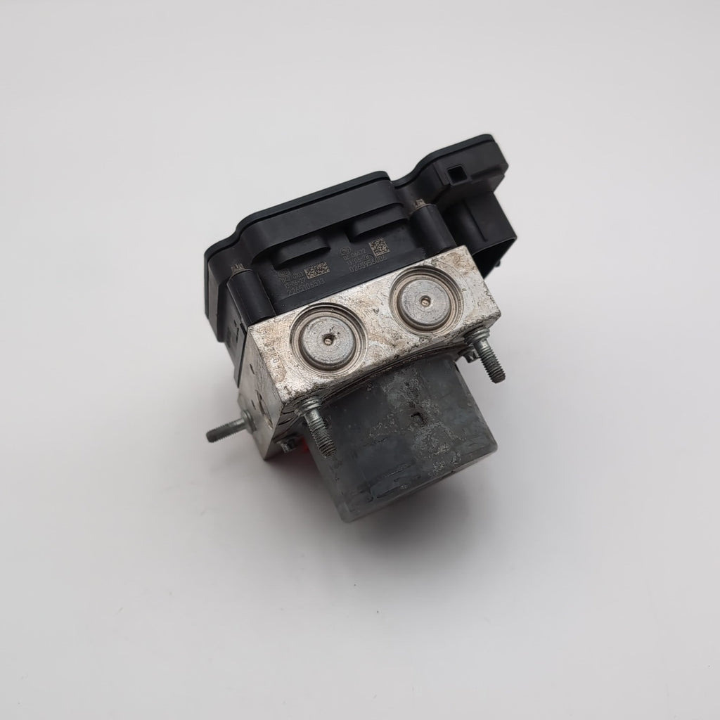 2014 2015 Mercedes CLA250 W117 ABS 2.0L Anti-Lock Brake Pump A0094315212