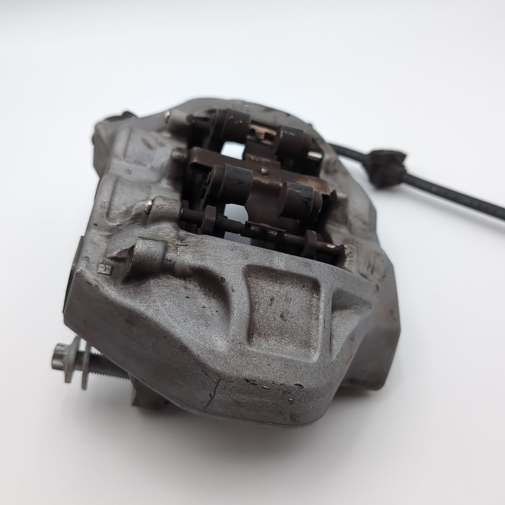 2024 2025 BMW 530i Front Right Brake Caliper OEM 6899710