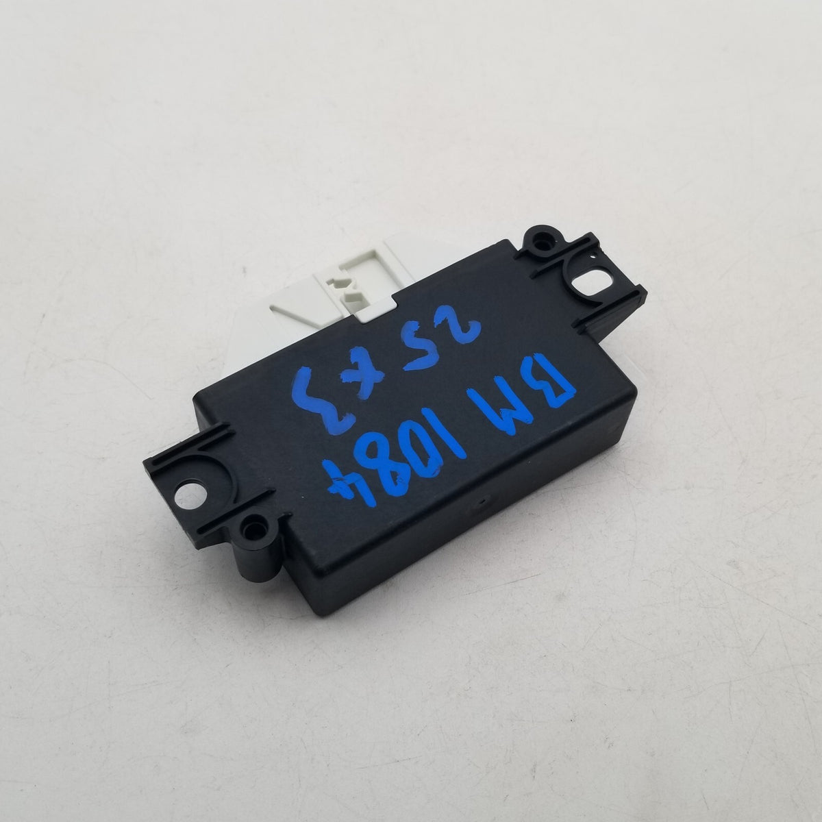 2023 - 2026 BMW G60 G70 X1 X2 X5 X7 USS Ultrasonic Parking Sensor Module