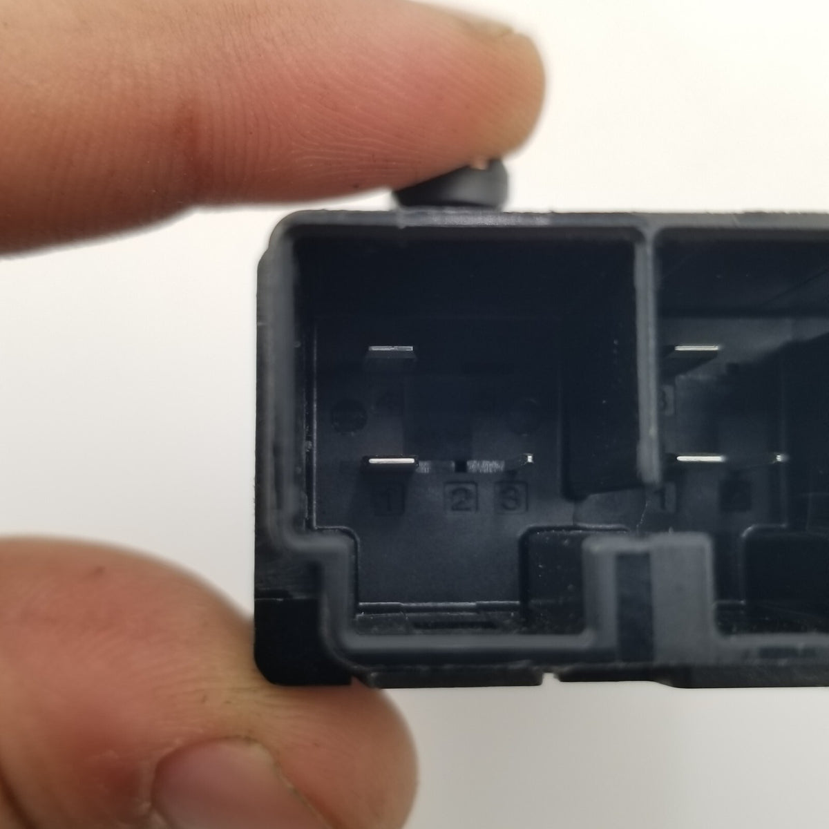 2019- 2024 BMW X5 G05 REAR LEFT DRIVER SEAT HEAT HEATED CONTROL MODULE 7490465