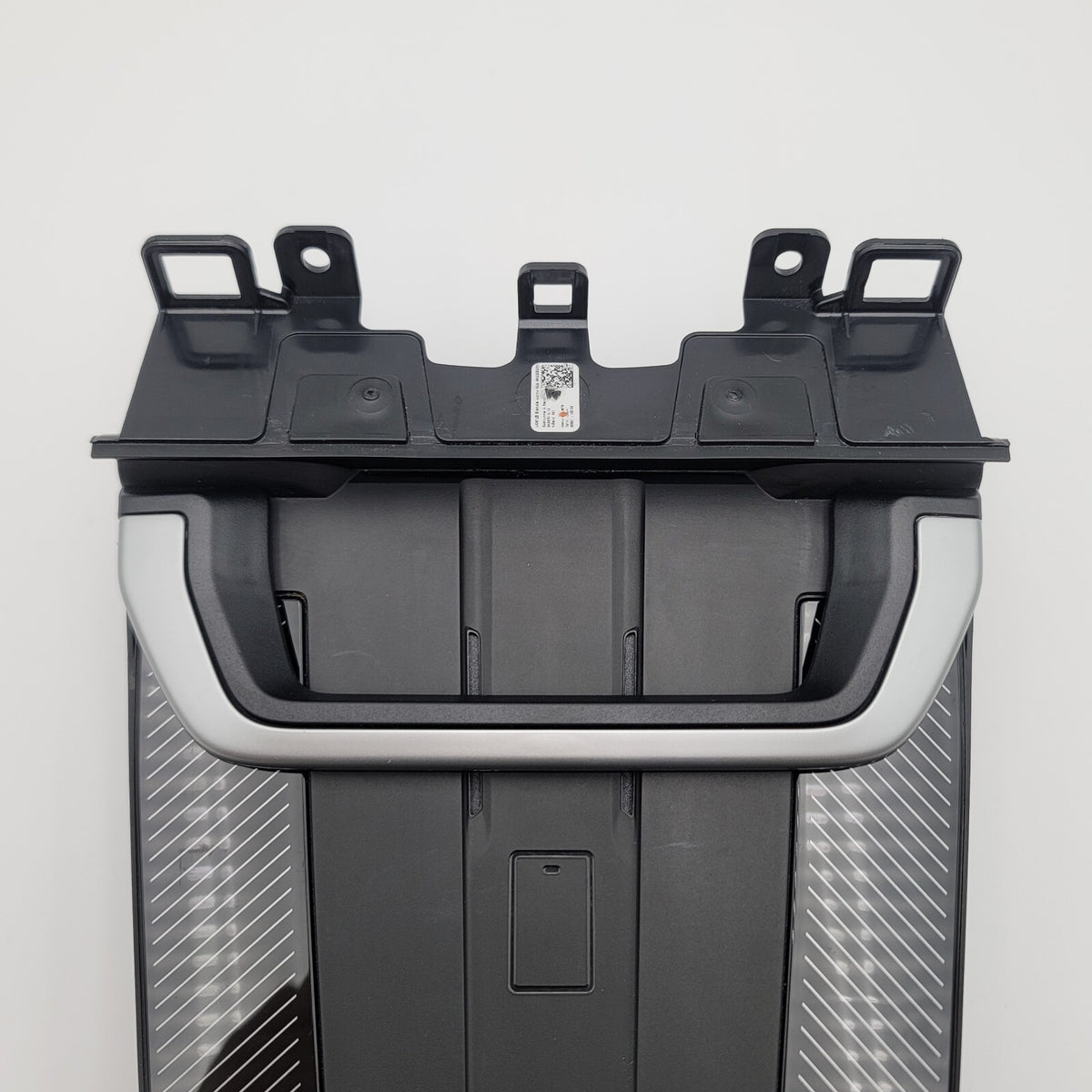 2023 2024 BMW X1 U11 M35i FRONT CENTER CONSOLE COMPARTMENT W/CHARGING TRAY OEM