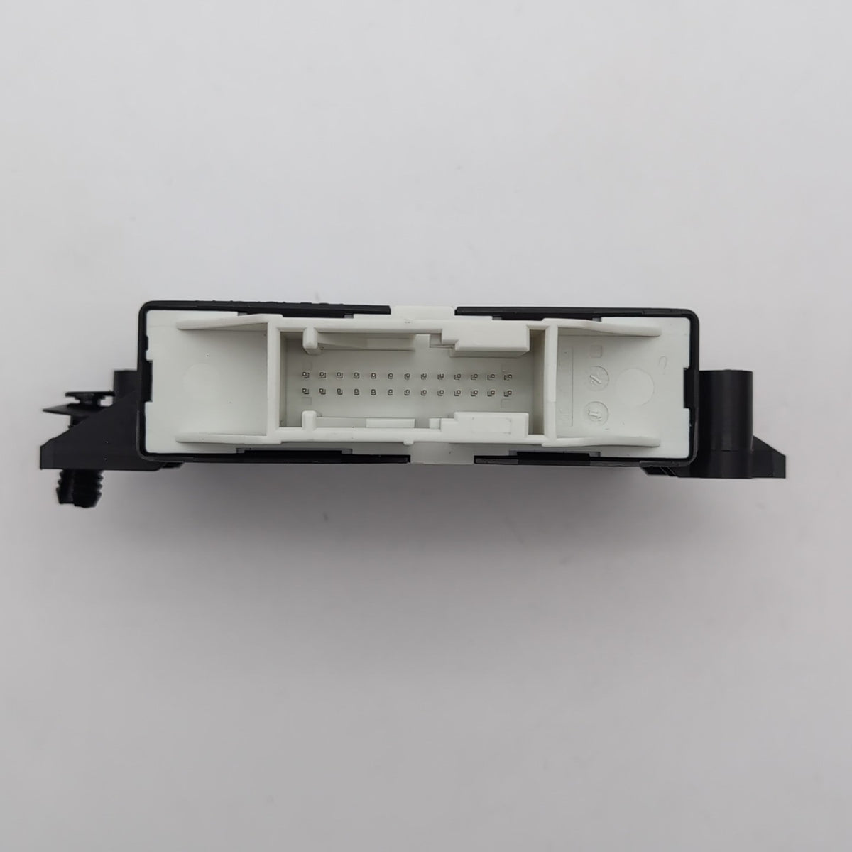 2023 - 2026 BMW G60 G70 X1 X2 X5 X7 USS Ultrasonic Parking Sensor Module