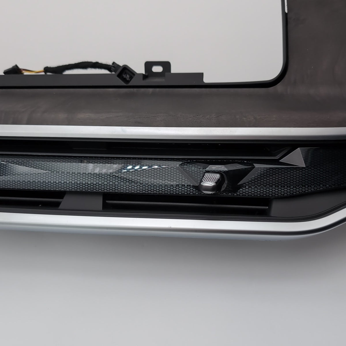 2025 BMW X5 G05 Center Dash Vent Trim Assembly Poplar Wood Grain Trim 5A01333