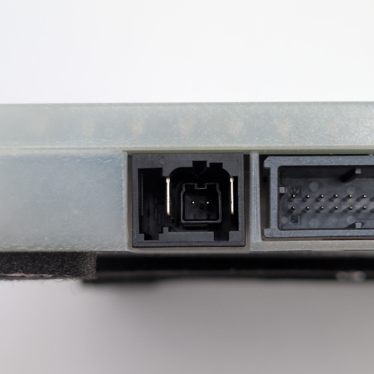 2025 BMW 330i G20 X1 U11 X3 G45 Antenna Telematics Control Module 5B5C761
