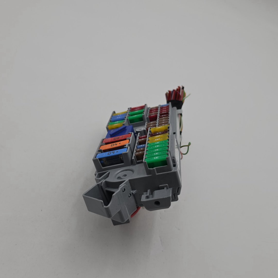 2021 - 2026 BMW X7 G20 G09 G80 G42 G87 Front Power Distribution Fuse Box 6807487