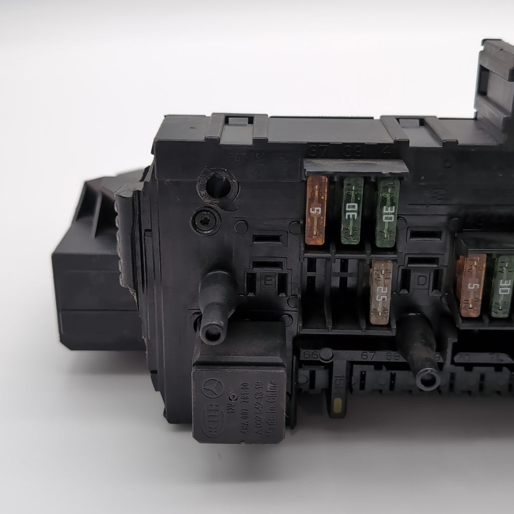 2012- 2014 Mercedes W204 C250 C300 C350 Rear Fuse Relay Box Module 2049060105