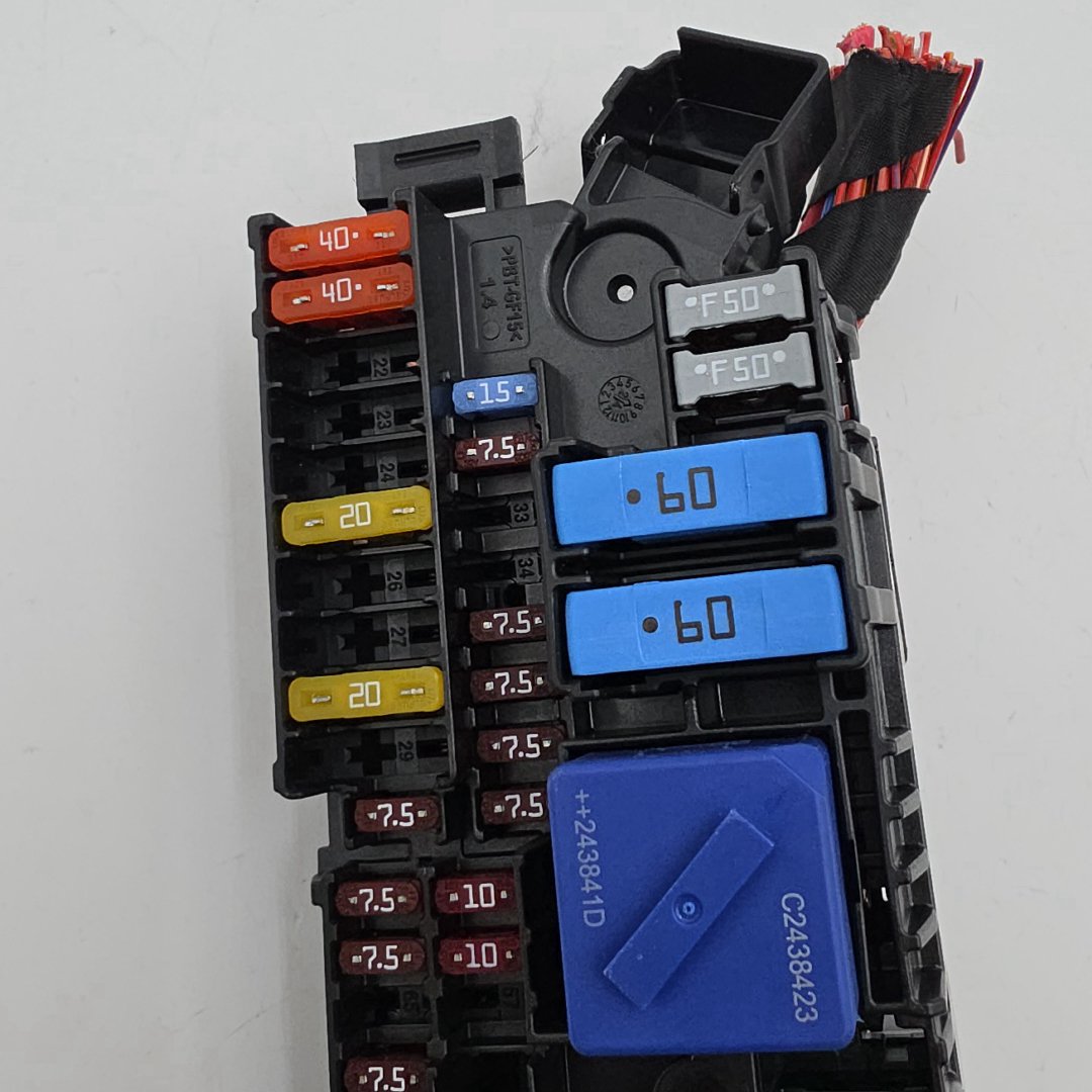 2023 - 2026 BMW 530i G60 G45 G70 G90 Right Power Distribution Fuse Box 5A039C3