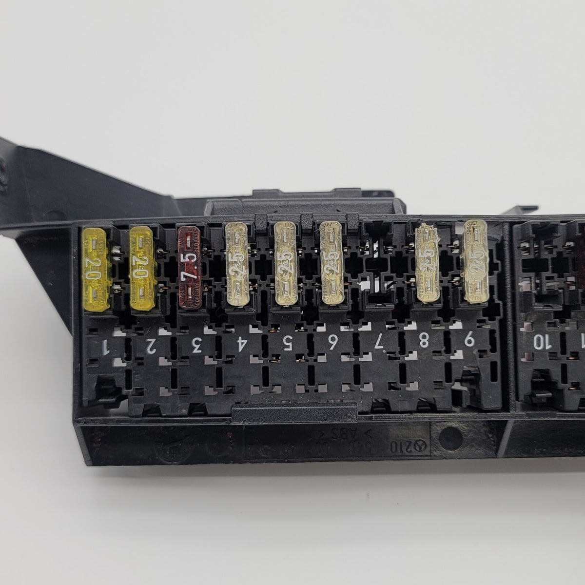 1999 2000 2001 2002 Mercedes E-Class W210 Fuse Box Relay Rear Trunk 2105460543