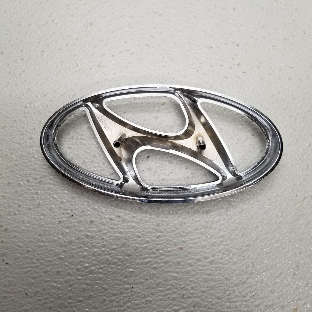2011 2012 Hyundai Santa FE Front Grille Emblem 863002BAA0 OEM